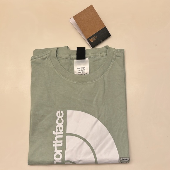 The North Face Women’s Shirt - Picture 6 of 6